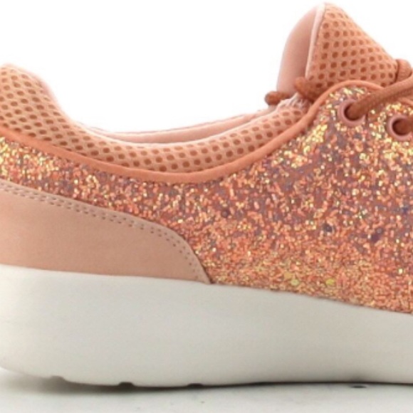 ⚡️FLASH SALE⚡️Adorable pink sparkle sneakers - Picture 4 of 4